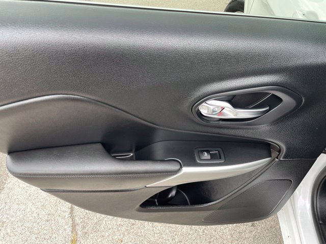 Used 2018 Jeep Cherokee Overland w/ Technology Group AWD/4WD image 56