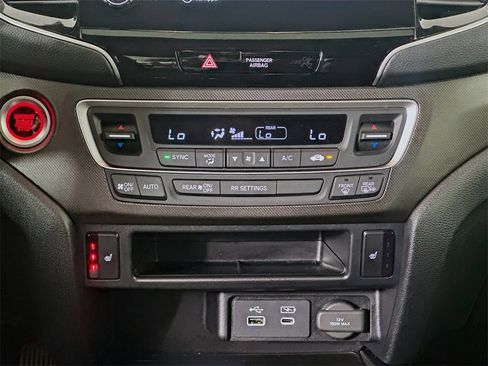 Used 2025 Honda Passport TrailSport image 18