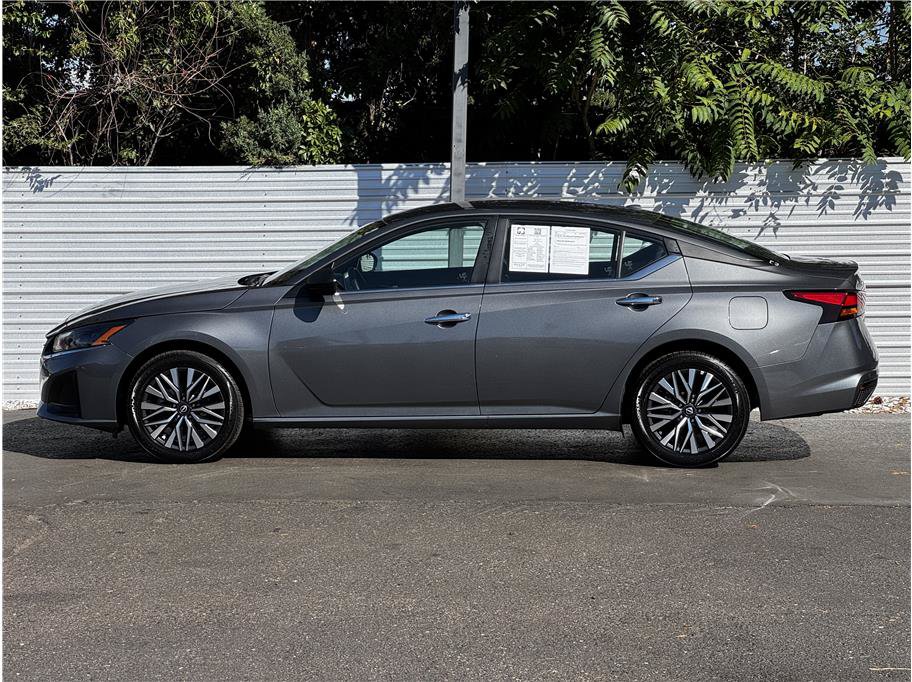 Used 2025 Nissan Altima 2.5 SV AWD/4WD image 9