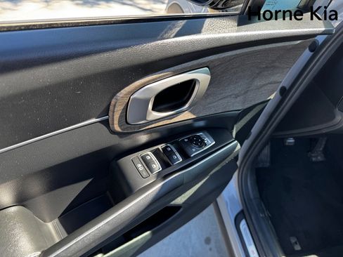 Used 2022 Kia Sorento S image 11