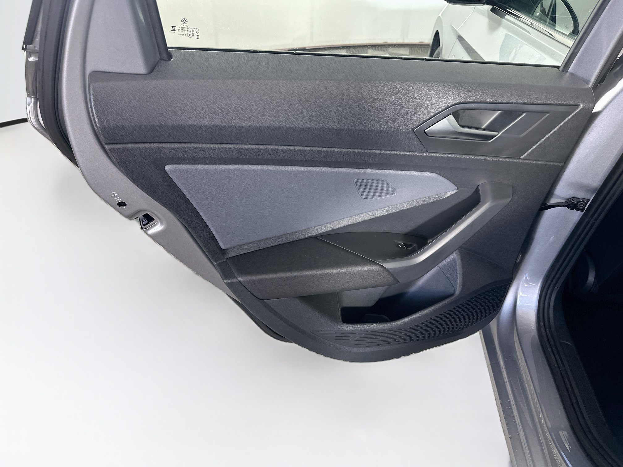 Used 2025 Volkswagen Jetta SE FWD image 25