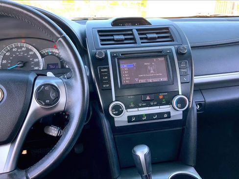 Used 2014 Toyota Camry SE image 6