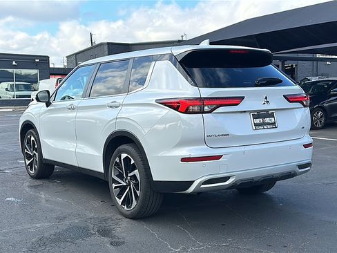 Used 2024 Mitsubishi Outlander SE image 6