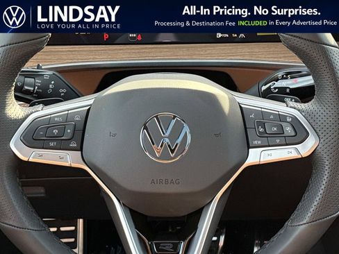 New 2026 Volkswagen Tiguan SEL R-Line AWD/4WD image 18
