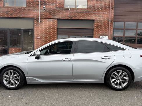 Used 2022 Toyota Avalon XLE w/ Moonroof Package FWD image 6