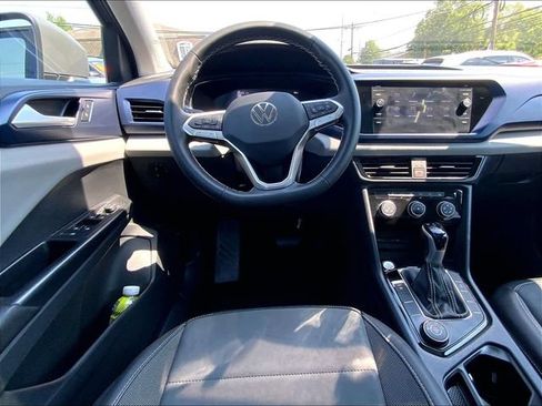 Used 2023 Volkswagen Taos SE w/ Panoramic Sunroof Package AWD/4WD image 11