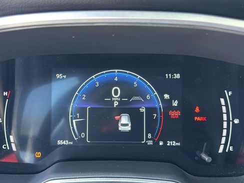 Used 2025 Toyota Corolla Cross XLE image 13