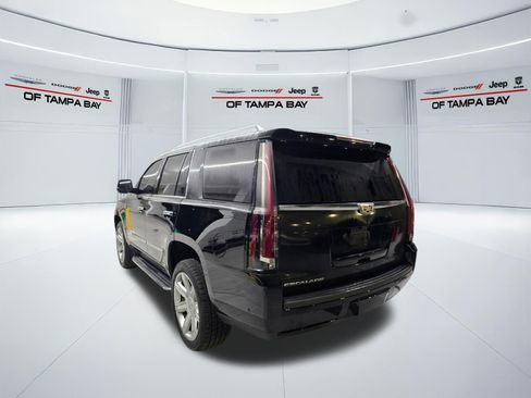 Used 2019 Cadillac Escalade Luxury AWD/4WD image 4