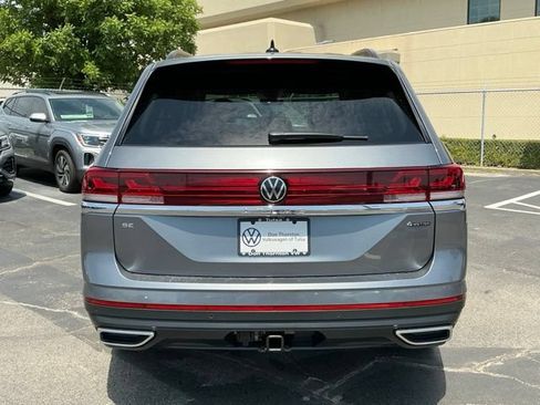 Used 2025 Volkswagen Atlas SE AWD/4WD image 4