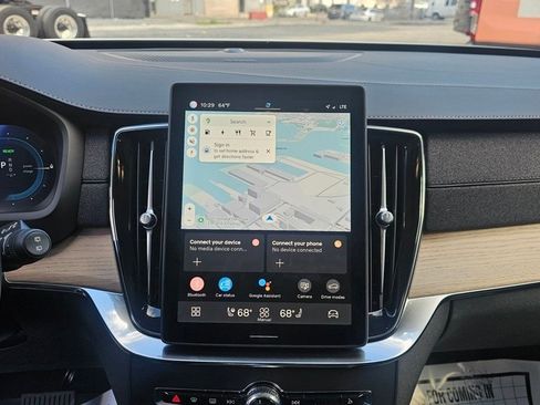 Certified 2025 Volvo XC90 T8 Plus w/ Protection Package Premier image 22