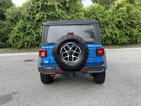 Used 2025 Jeep Wrangler Unlimited Rubicon w/ Convenience Group AWD/4WD image 8
