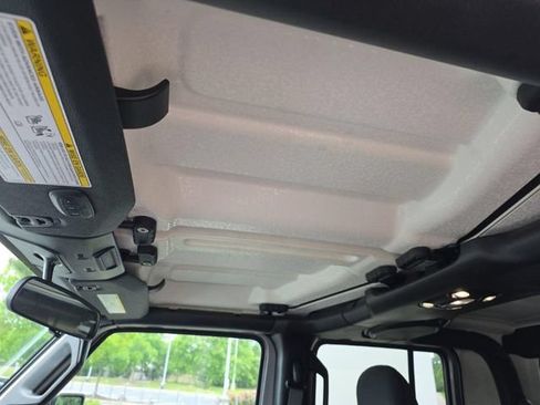Used 2020 Jeep Gladiator Overland w/ LED Lighting Group AWD/4WD image 39