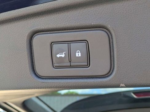 Used 2025 Nissan Pathfinder SL FWD image 15