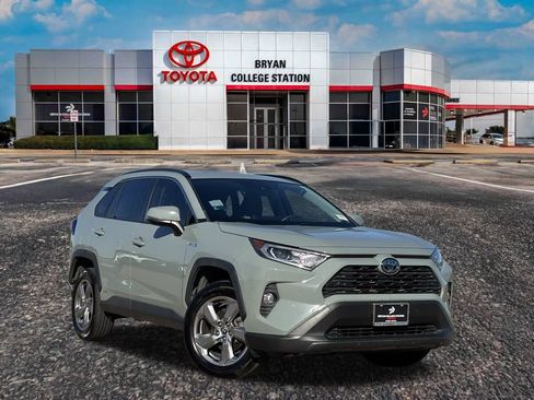 Used 2021 Toyota RAV4 XLE Premium image 1
