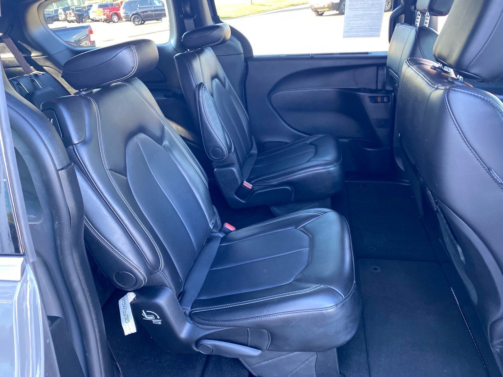 Used 2025 Chrysler Pacifica Select FWD image 23