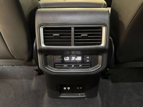 Used 2026 Volkswagen Atlas SE FWD image 21