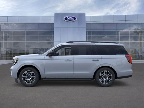 New 2025 Ford Expedition Active image 3