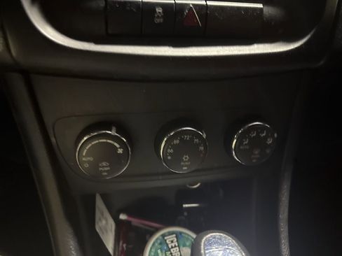 Used 2011 Dodge Avenger Heat image 14