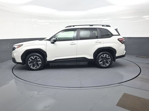 Used 2025 Subaru Forester Premium AWD/4WD image 6
