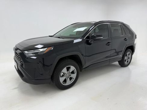 Used 2025 Toyota RAV4 XLE AWD/4WD image 5