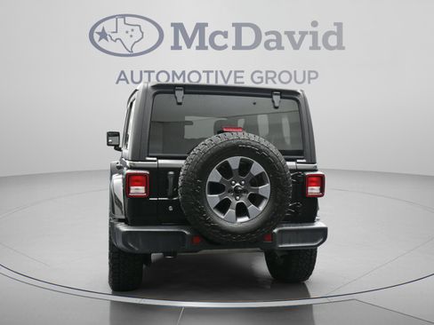 Used 2018 Jeep Wrangler Unlimited Sahara AWD/4WD image 7