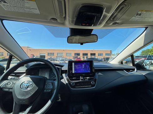 Used 2025 Toyota Corolla LE FWD image 30