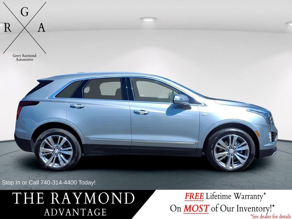 Used 2025 Cadillac XT5 Premium Luxury AWD/4WD image 2
