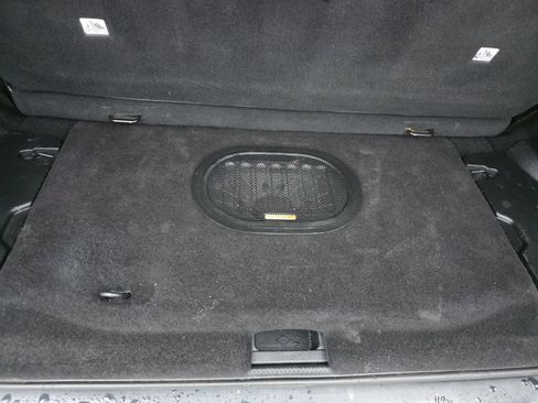 Used 2017 Jeep Wrangler Sahara image 7