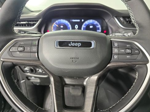 New 2025 Jeep Grand Cherokee Limited w/ Black Appearance Package image 19