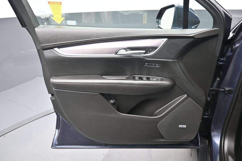 Used 2018 Cadillac XT5 Luxury w/ Driver Awareness Package FWD image 9
