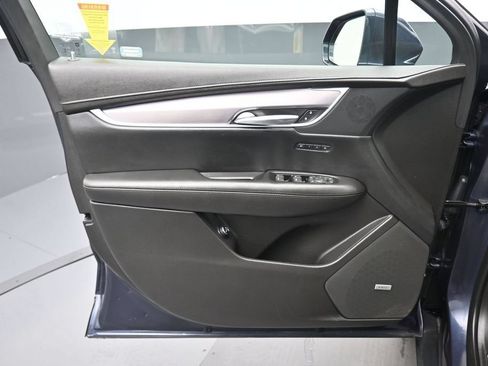 Used 2018 Cadillac XT5 Luxury w/ Driver Awareness Package FWD image 9