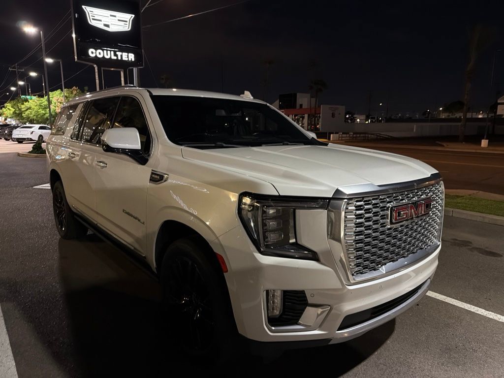 Used 2022 GMC Yukon XL Denali RWD image 9