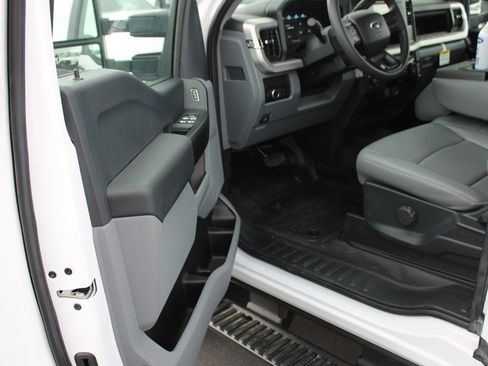 Used 2025 Ford F250 XL AWD/4WD image 21