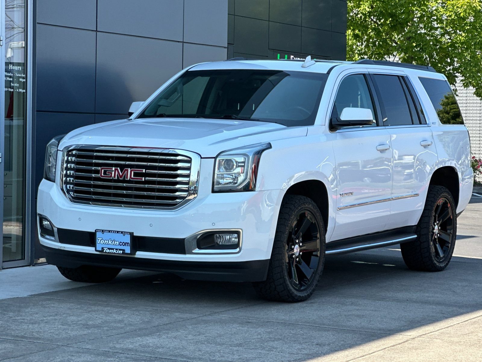 Used 2018 GMC Yukon SLT w/ Premium Edition AWD/4WD image 7