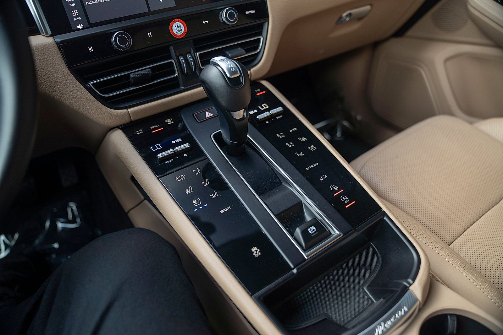 Used 2023 Porsche Macan AWD/4WD image 13