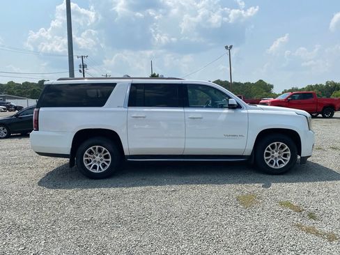 Used 2017 GMC Yukon XL SLT AWD/4WD image 2