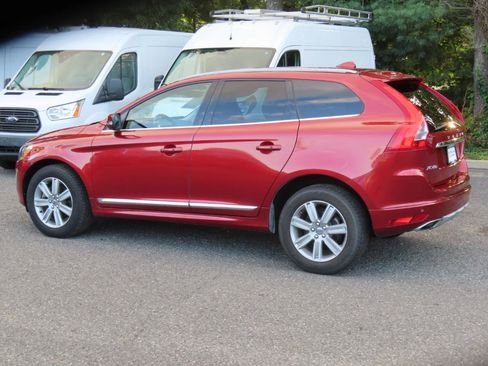 Used 2016 Volvo XC60 T6 w/ Proximity Package FWD image 3