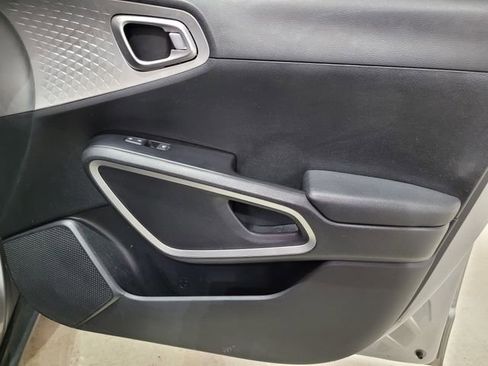 Used 2023 Kia Soul LX w/ LX Technology Package image 43
