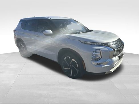 Used 2024 Mitsubishi Outlander SE image 28