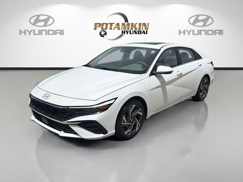 Used 2024 Hyundai Elantra SEL w/ Convenience Package FWD image 1