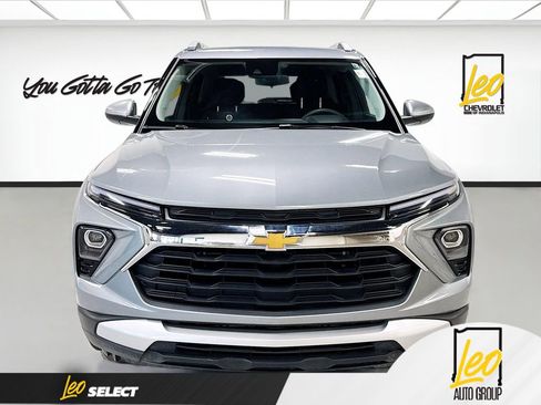 Used 2025 Chevrolet TrailBlazer LT image 2