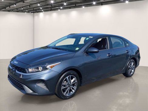 Certified 2023 Kia Forte LXS FWD image 4