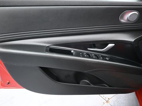 Used 2022 Hyundai Elantra Limited image 21