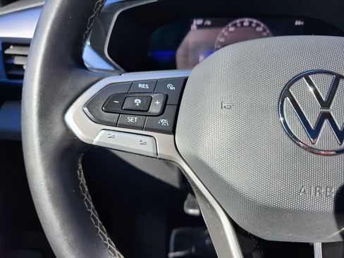 Certified 2022 Volkswagen Taos SE w/ Panoramic Sunroof Package image 15