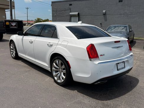 Used 2019 Chrysler 300 Touring L w/ Quick Order Package 22F RWD image 2