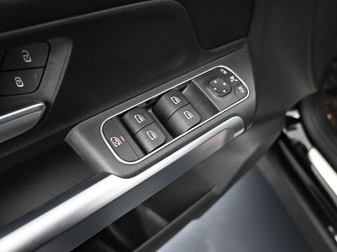 Used 2022 Mercedes-Benz GLB 250 image 8