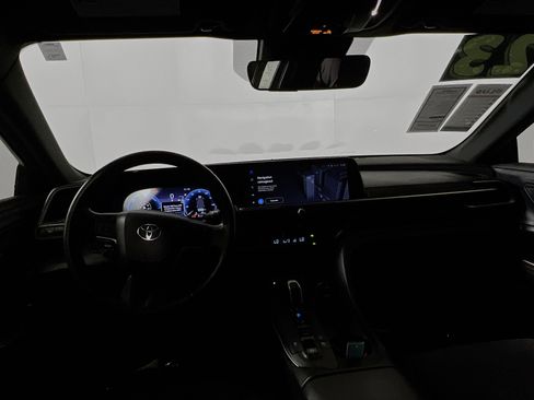 Used 2023 Toyota Crown XLE image 30