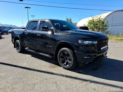 Used 2025 RAM 1500 Big Horn AWD/4WD image 2