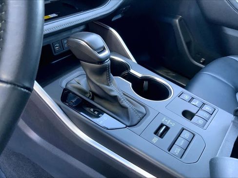 Used 2024 Toyota Highlander XLE image 16