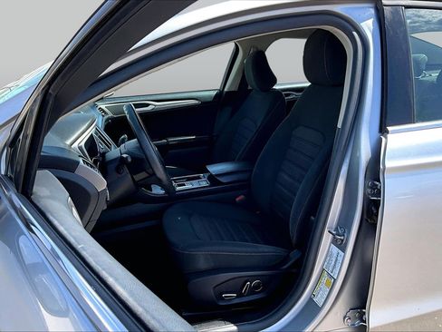 Used 2020 Ford Fusion SE FWD image 25